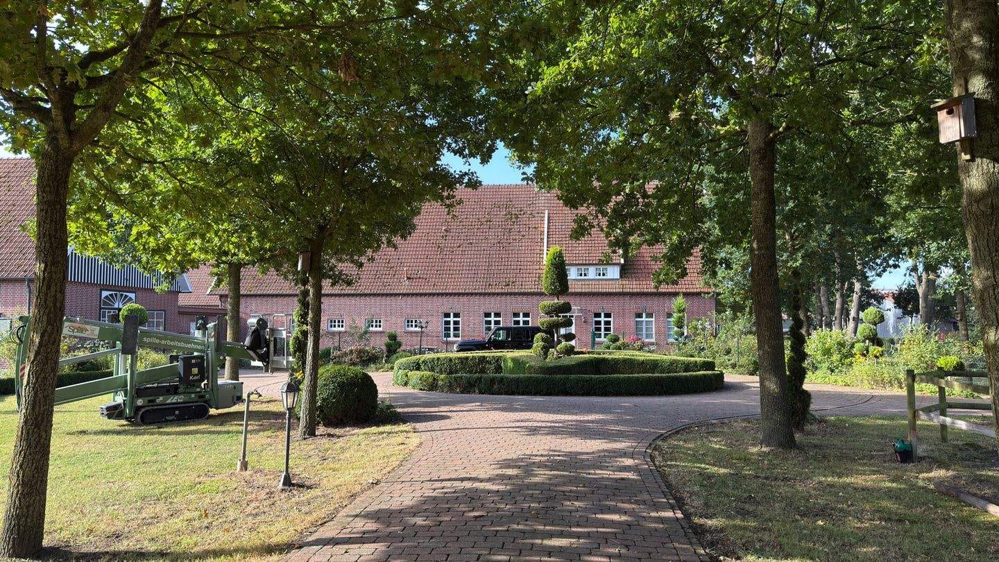 Immobilie in Menslage - Direkt vom Eigentümer: einmaliger Resthof mit Pferdestall für 10 Pferde und großem Grundstück sowie weiteren Gebäuden  - Bild 0
