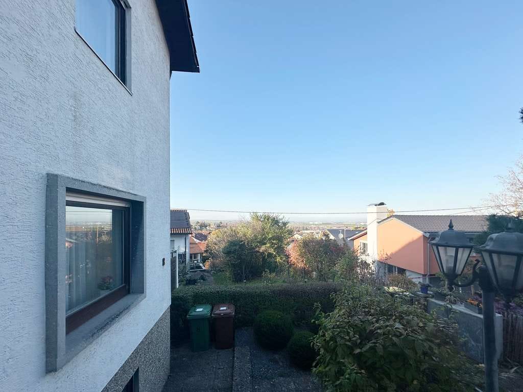 Immobilie in Gerlingen - Einfamilienhaus mit Potential in bester Lage - Doppelhaushälfte mit Einliegerwohnung - Bild 2