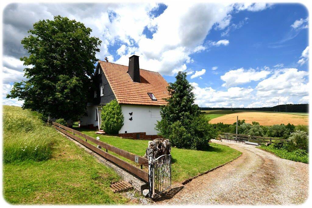 Immobilie in Twistetal - Landsitz in Alleinlage mit Weitblick - ca. 2,1 ha Anwesen in Twistetal! - Bild 1