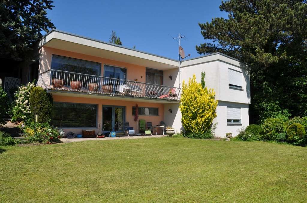 Immobilie in Güglingen - Wohnen mit Charakter: Großzügiger Bungalow mit unverbaubarem Blick in die Weinberge in Güglingen - Bild 0