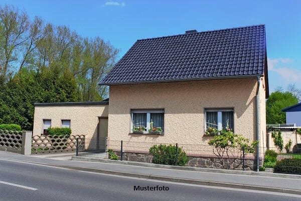 Immobilie in Blieskastel - Großzügiges Einfamilienhaus mit angeb. Schwimmhalle und Doppelgarage - Bild 0