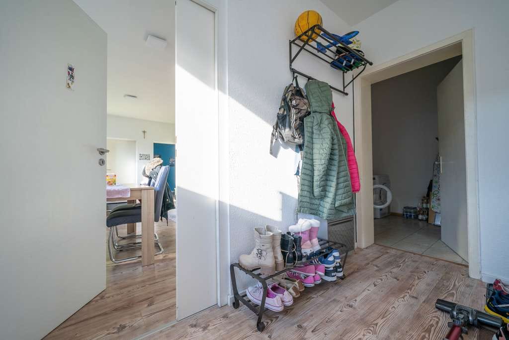 Immobilie in Jockgrim - Mehrfamiliengeeignetes Wohnhaus mit Garten, Garagen und viel Platz in Jockgrim - Bild 2