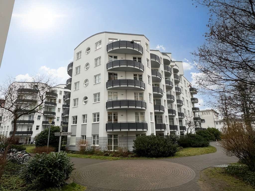 Immobilie in Darmstadt - Kauf in Erbpacht: Lichtdurchflutete Wohnung mit Süd-Balkon im 3. OG, mit Tiefgarage und Fahrstuhl - Bild 1