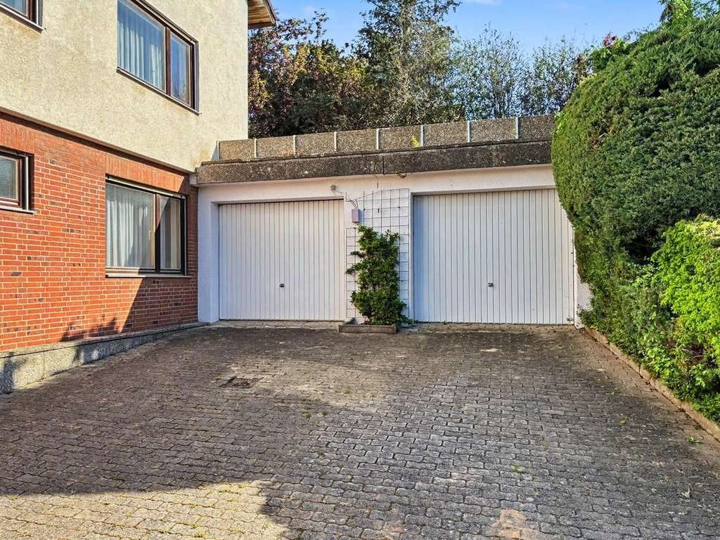 Immobilie in Thalmässing - Großzügiges Einfamilienhaus mit Einliegerwohnung oder Büro und herrlichem Blick in Thalmässing - Bild 1