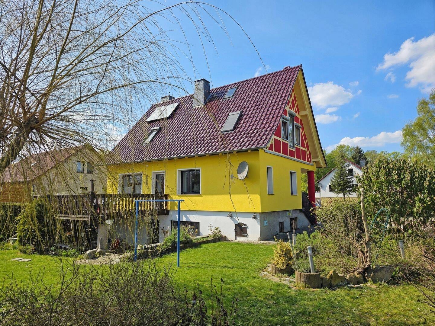Immobilie in Greußen - Modernisiertes Einfamilienhaus mit Einliegerwohnung in idyllischer Ortsrandlage von Niedertopfstedt - Bild 1