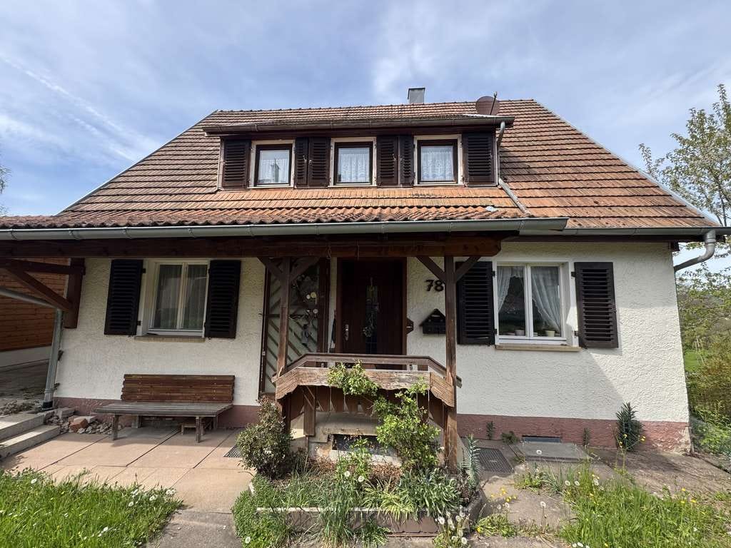 Immobilie in Egenhausen - Charmantes Einfamilienhaus auf traumhaftem Grundstück - Bild 1