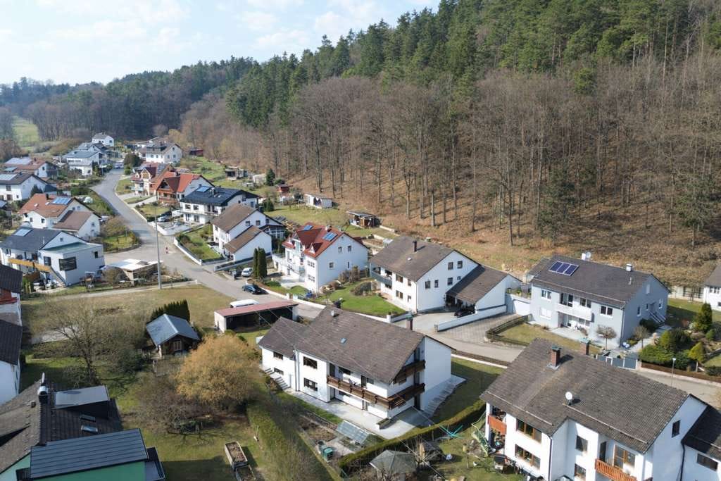 Immobilie in Deining - Großzügiges Haus in ruhiger & gewachsener Wohnlage
 Deining - Bild 2
