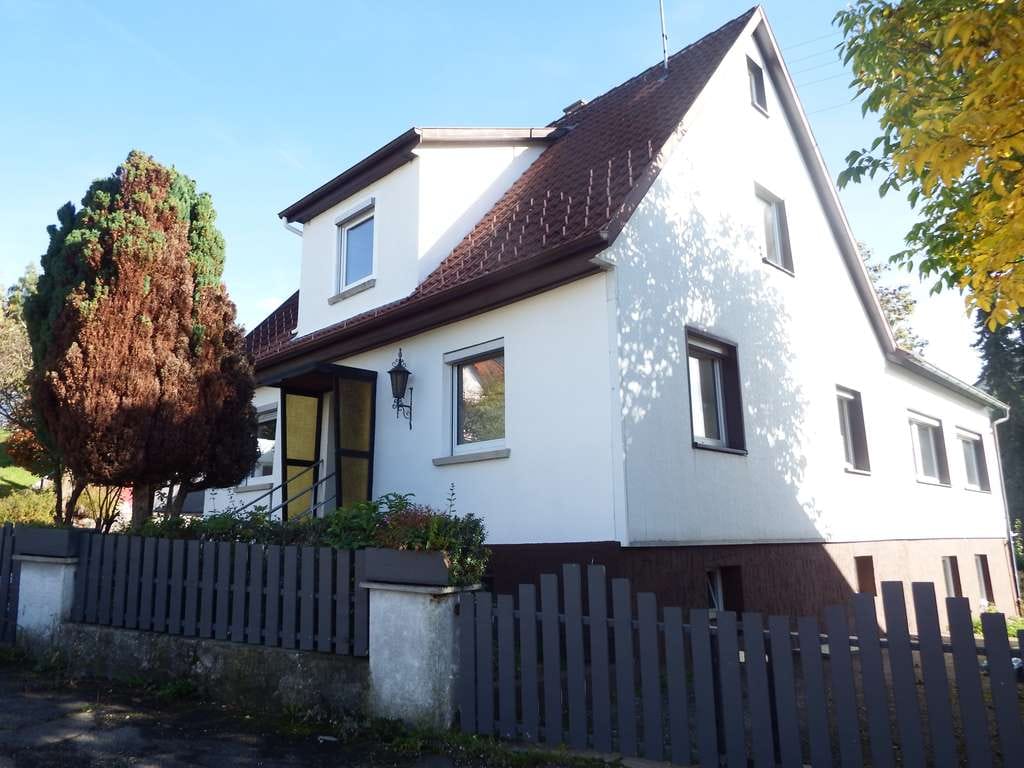 Immobilie in Burladingen - Komplett saniertes Haus mit Werkstatt und Platz für Hobby oder Fuhrpark - Bild 4