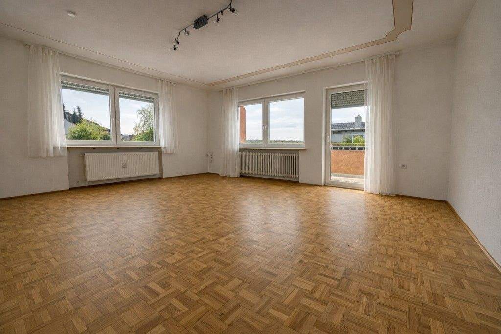 Immobilie in Lehrberg - 2-Familienhaus mit Doppelgarage - Bild 3