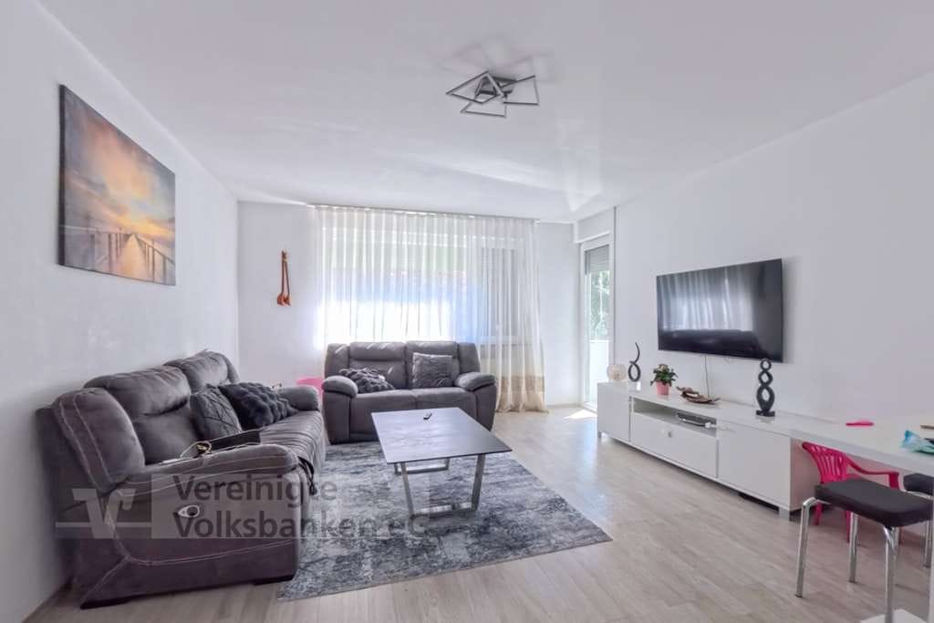 Immobilie in Holzgerlingen - Gepflegte 3-Zimmer-Wohnung mit Balkon und Außenstellplatz - Bild 2