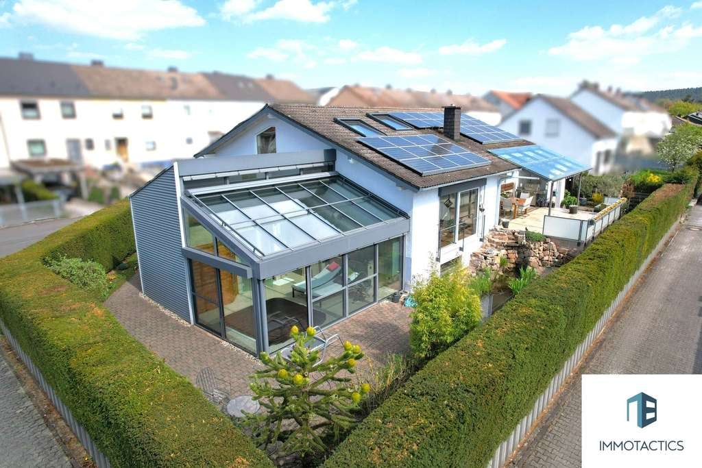 Immobilie in Hargesheim - Exklusives Einfamilienhaus mit Wellnessbereich, PV-Anlage, großer Terrasse mit Teich & Doppelgarage - Bild 0