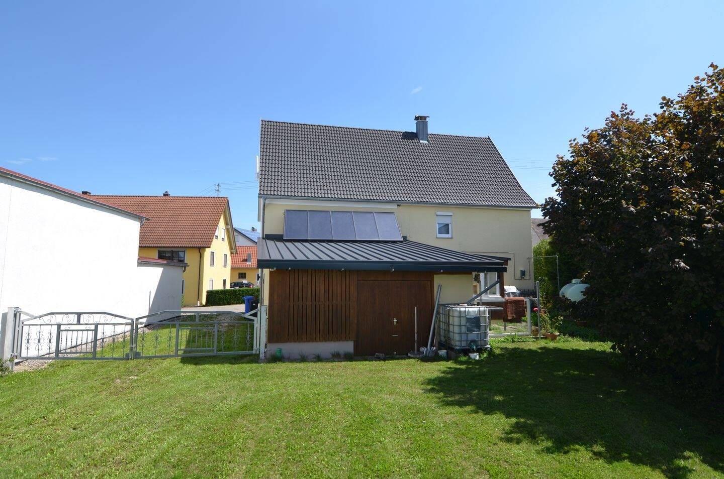 Immobilie in Langenenslingen - Einfamilienwohnhaus mit Werkstatt/Halle - Bild 2