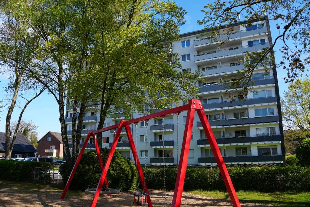 Immobilie in Voerde (Niederrhein) - Kernsanierte Wohnung mit Balkon in familienfreundlicher Lage - Bild 1