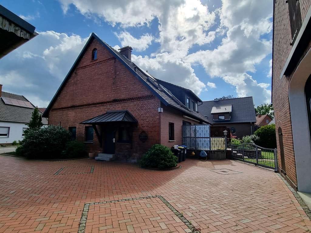 Immobilie in Hille - Zweifamilienhaus mit Scheune und Remise 
in Hille-Hartum

 - Bild 1