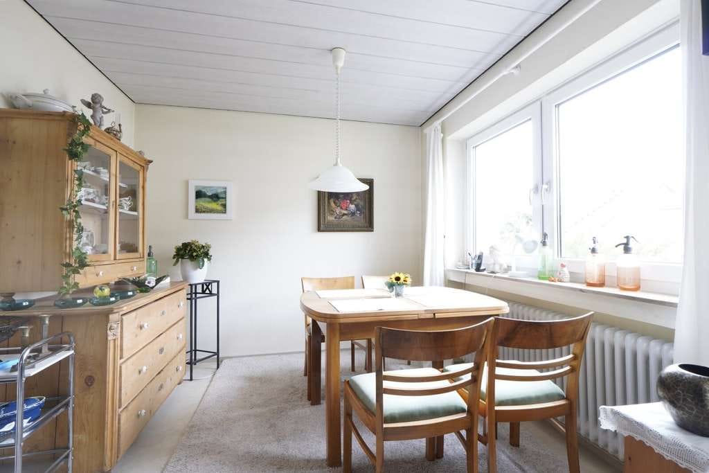 Immobilie in Warthausen - Ihr Traumhaus mit Wintergarten und viel Platz für die Familie - Bild 1
