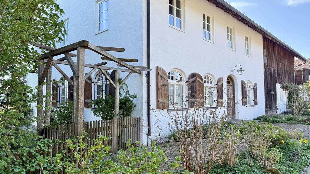 Immobilie in Waging am See - Zauberhafte Landhausvilla mit Künstlerwerkstatt und herrlichen Alpenpanoramablick, Nähe Waginger See - Bild 4