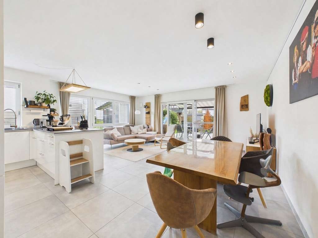Immobilie in Dunningen - Exklusive Wohnung mit eigenem Garten und PV-Anlage - Bild 1