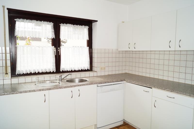 Immobilie in Reilingen - Reilingen: freistehendes EFH, 2 Bäder, 4 SZ, Doppel-Garage, Keller, FREI, keine K-Prov., - Bild 4