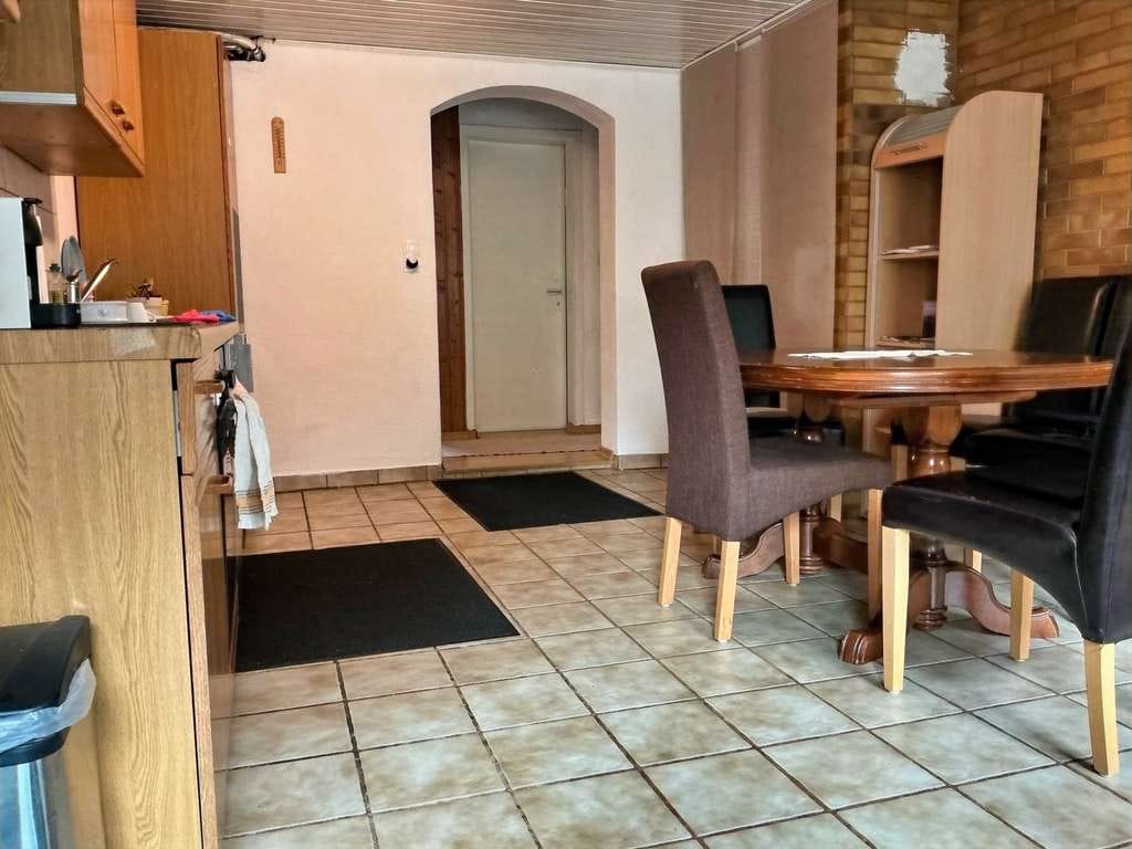 Immobilie in Loffenau - Mit starken Fördervorteilen zur Traumimmobilie: 4 Zimmer Maisonettewohnung, Garten und große Scheune - Bild 2