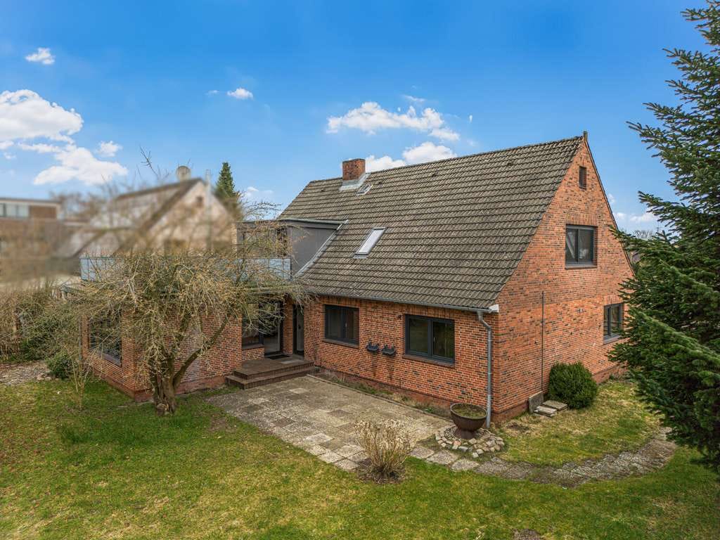 Immobilie in Büdelsdorf - Kapitalanlage oder Eigennutzung: Saniertes Zweifamilienhaus in Büdelsdorf - Bild 1