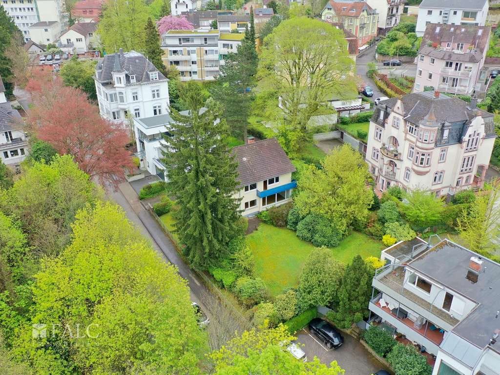Immobilie in Baden-Baden - Architekten-Zweifamilienhaus mit ausgebautem Dachgeschoss am Annaberg - Bild 1