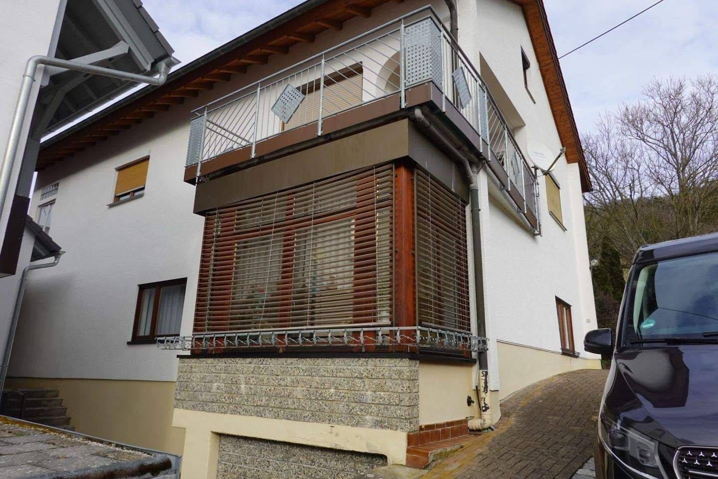 Immobilie in Blumberg - Zweifamilienwohnhaus mit riesigem Grundstück in Blumberg-Fützen - Bild 0