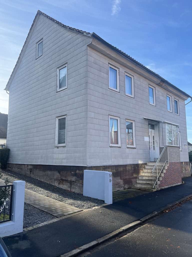 Immobilie in Göttingen - Gut erhaltenes Wohnhaus mit 6 Wohneinheiten und Nebengebäude in Göttingen-Holtensen - Bild 2