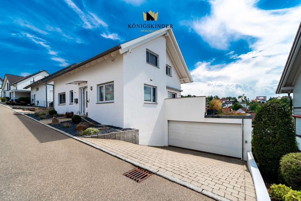 Immobilie in Aichelberg - Exklusives Architektenhaus mit Pool in traumhafter Aussichtslage von Aichelberg - Bild 1