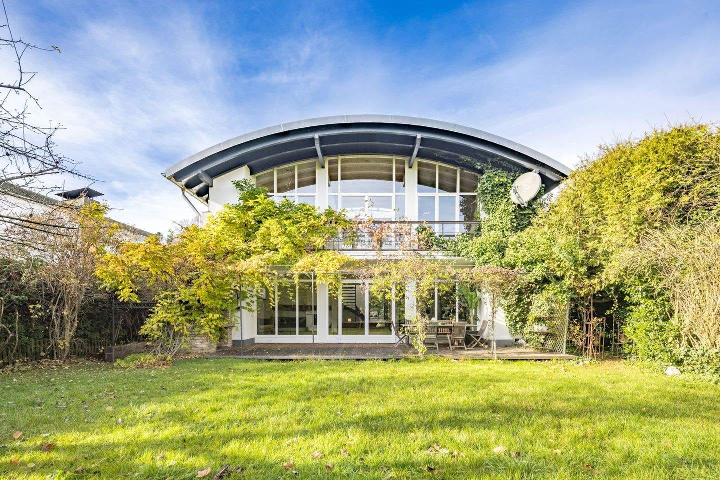 Immobilie in Feldafing - Wohlfühlen mit Leichtigkeit - extravagantes, lichtdurchflutetes Architektenhaus. - Bild 0