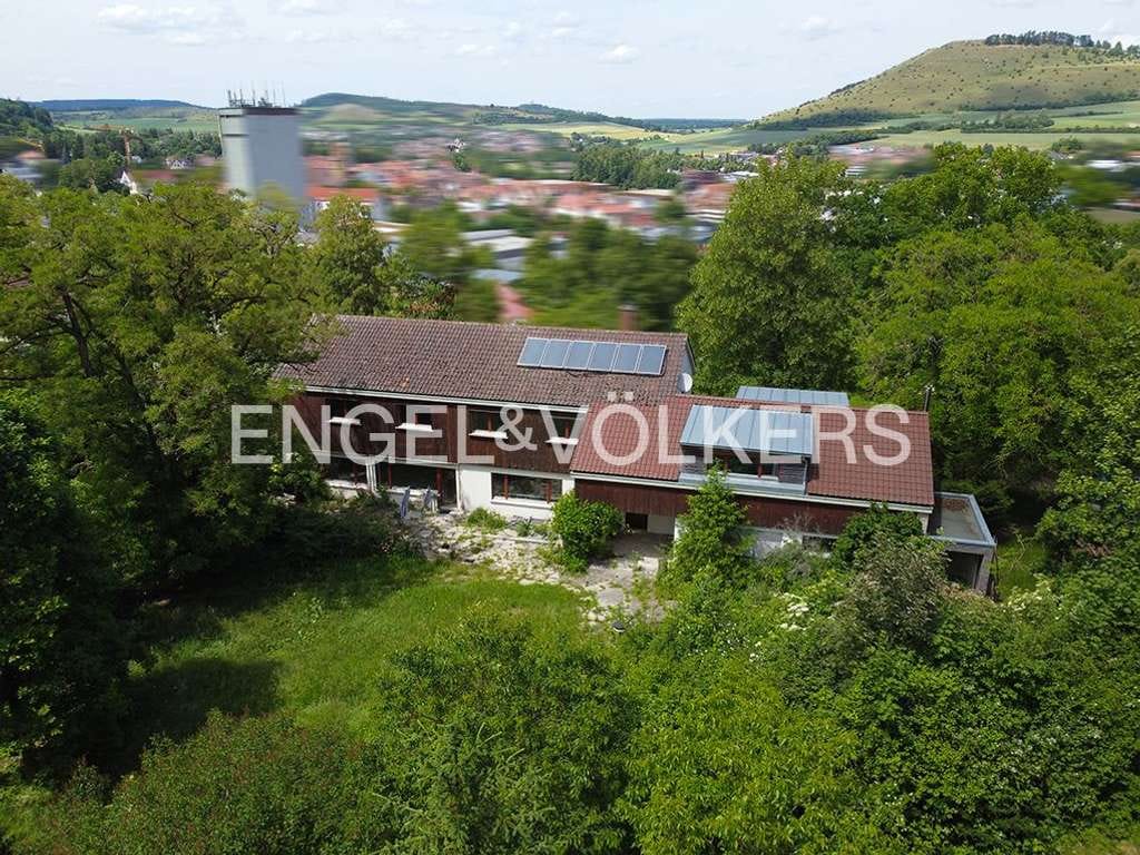 Immobilie in Bopfingen - Viel Platz für Generationen, Familie und individuelle Wohnkonzepte – ZFH mit parkähnlichem Grunds... - Bild 0
