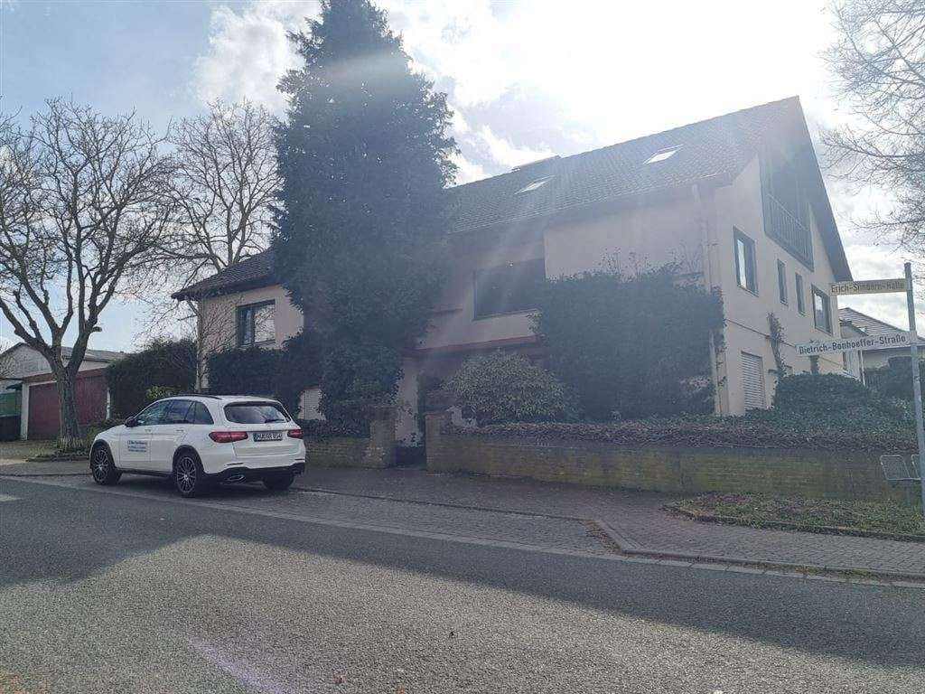Immobilie in Schöneck - *** Mehrfamilienhaus mit Praxis und ELW  in bevorzugter Feldrandnähe - Bild 2