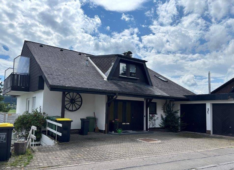 Immobilie in Unterkirnach - BW 2726: 3,5 Zi.- Eigentumswohnung und  2-Zi.-Einliegerwohnung unter einem Dach in Unterkirnach - Bild 0