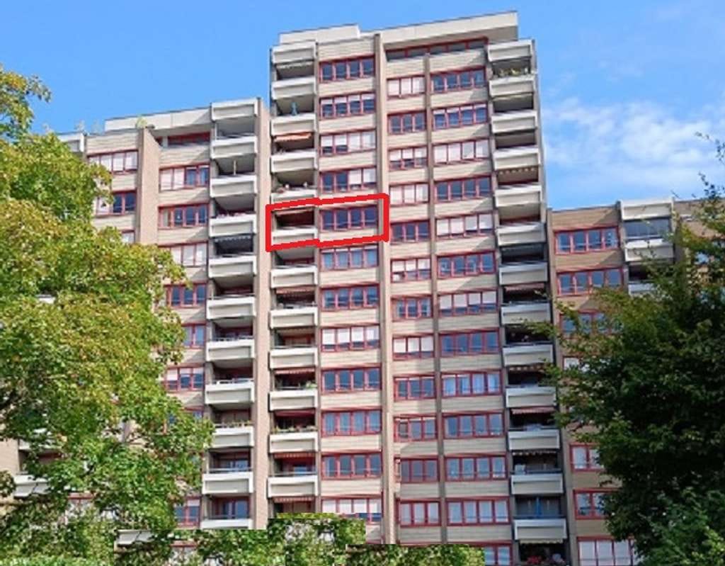 Immobilie in Weinstadt - Fernsicht pur! 4,5 Zi.-Wohnung mit Aufzug und Garage! - Bild 2