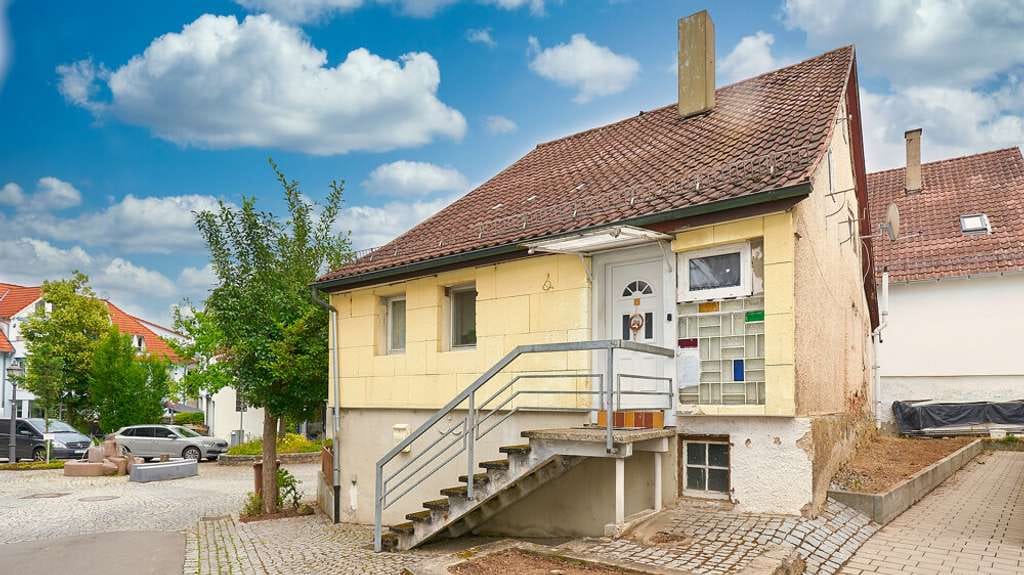 Immobilie in Pleidelsheim - Gemütliches Häuschen
mit Potenzial
im Herzen von Pleidelsheim! - Bild 1