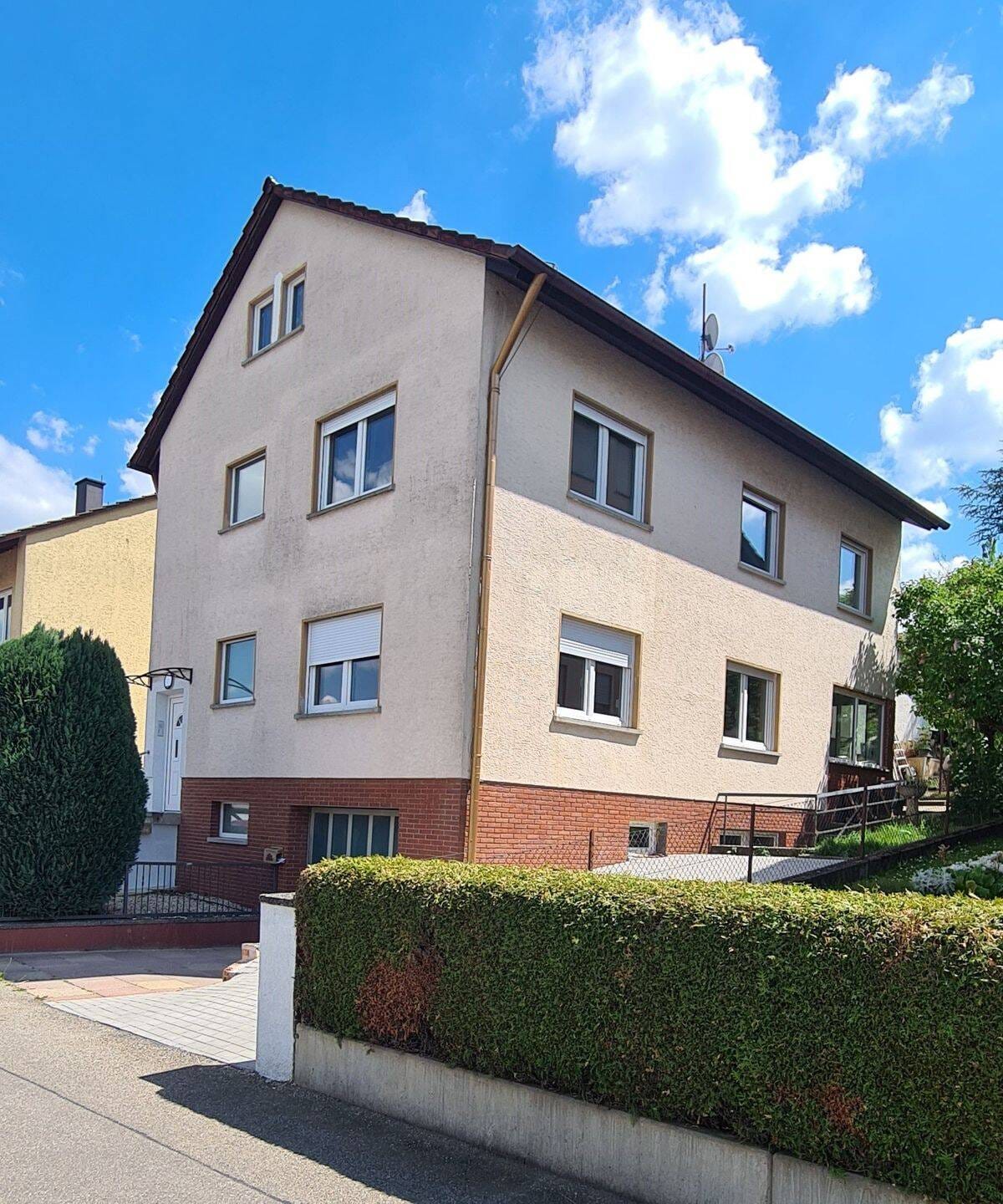 Immobilie in Niefern-Öschelbronn - Schöne 3-Zimmer Wohnung mit Balkon, kernsaniert,  in ruhiger Lage - Bild 0