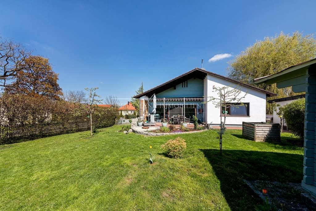Immobilie in Weßling - Viel Platz für die ganze Familie - Großzügiges Einfamilienhaus mit Einliegerwohnung - Bild 0