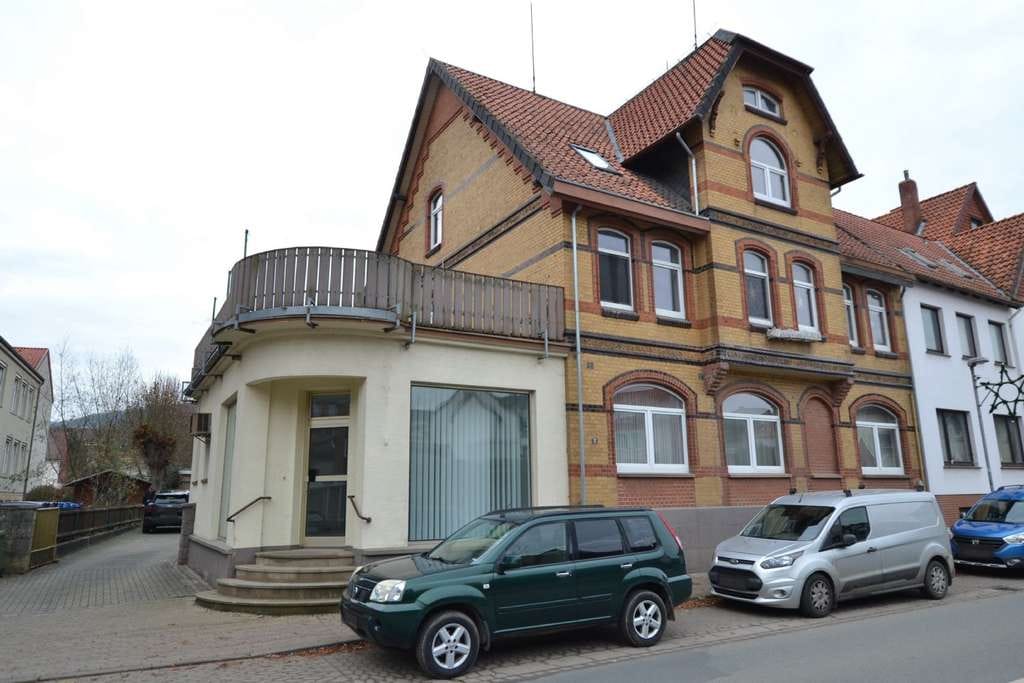 Immobilie in Freden (Leine) - Teilvermietetes 3-Familienhaus mit Gewerbeeinheit und Nebengebäude - Bild 0