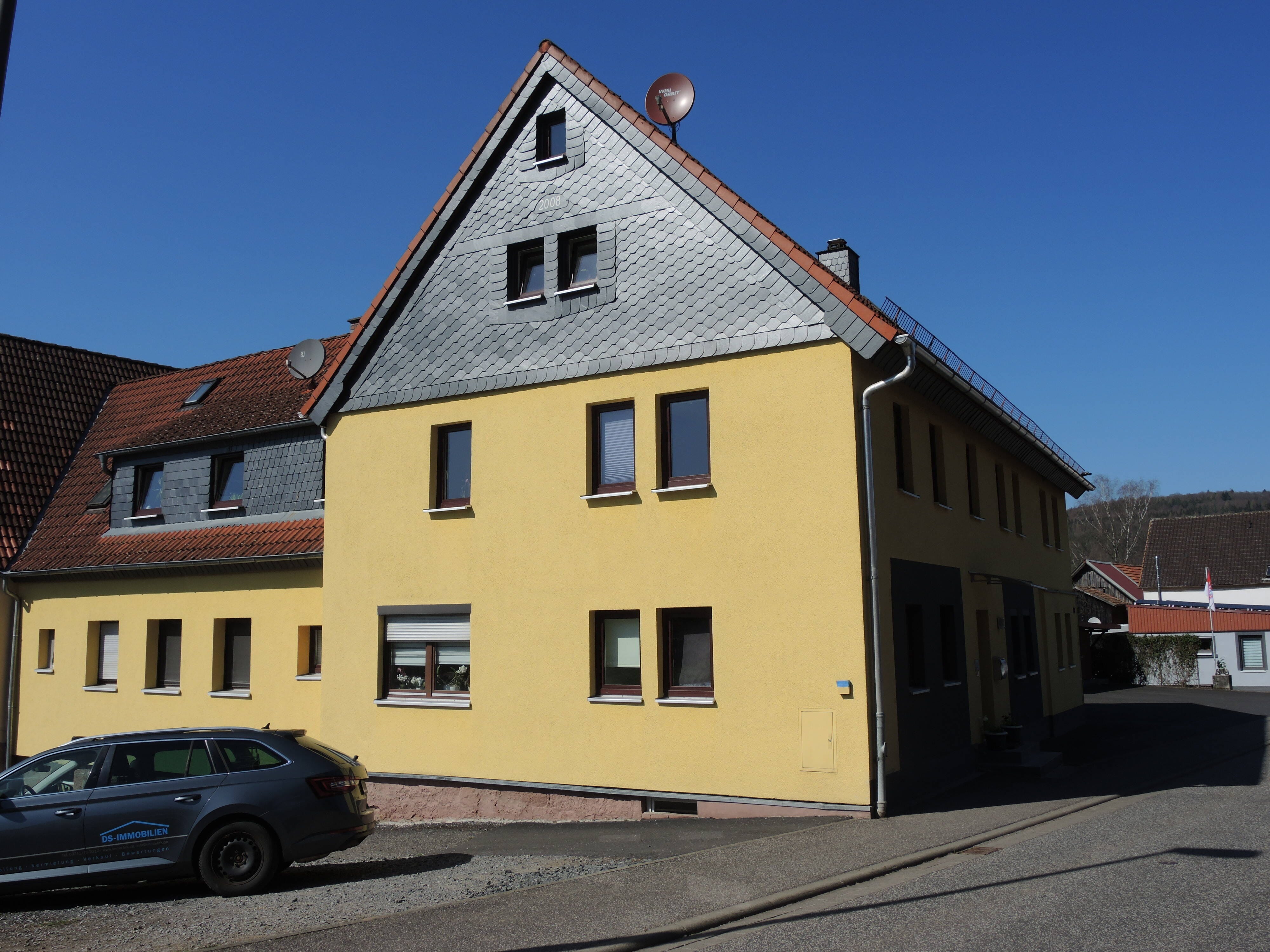 Immobilie in Zeitlofs - Energetisch saniertes 3-Familienhaus inkl. Nachbargrundstück zu verkaufen - Bild 1
