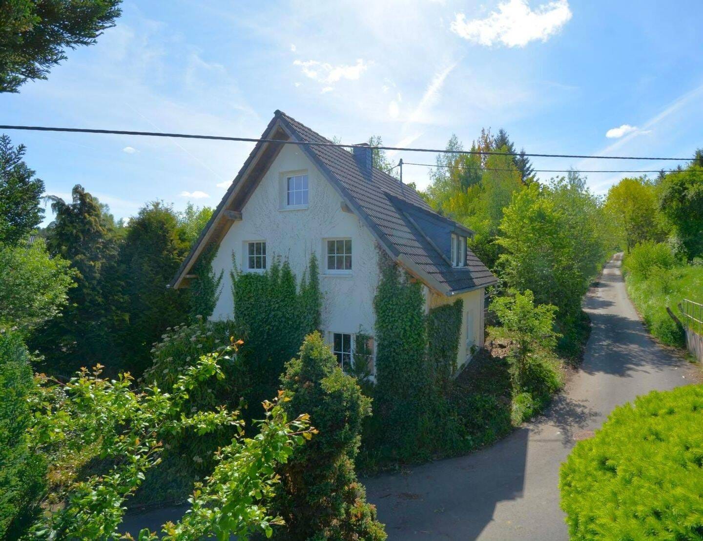 Immobilie in Lirstal - Wunderschönes, ruhig gelegenes Einfamilienhaus mit Dachterrasse auf einem 7.399 m² großen Grundstück in Lirstal - Bild 3