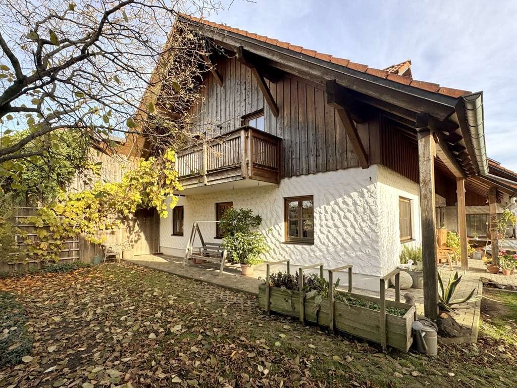 Immobilie in Bayerbach b. Ergoldsbach - Wohnhaus mit Weitblick & Freiraum – vielseitiges Anwesen mit Tierhaltung und zwei Einliegerwohnungen - Bild 4