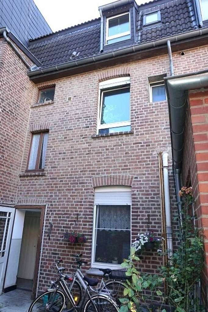 Immobilie in Viersen - Vierfamilienhaus zentral gelegen, mit individuellem Schnitt und Ausbau-Potential - Bild 2