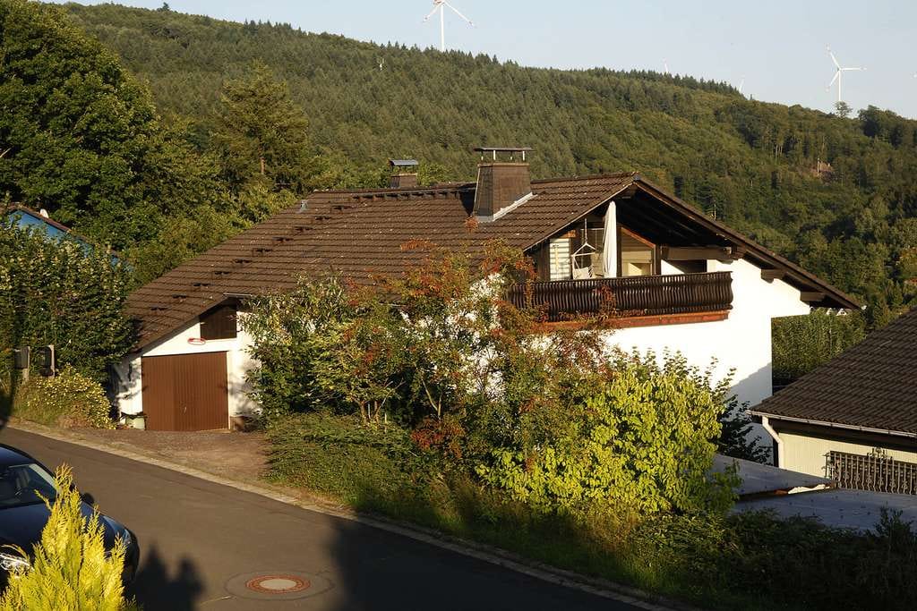 Immobilie in Gründau - Großzügiges 2-3 Familienhaus in idyllischer Wohnlage - Rarität - Bild 1