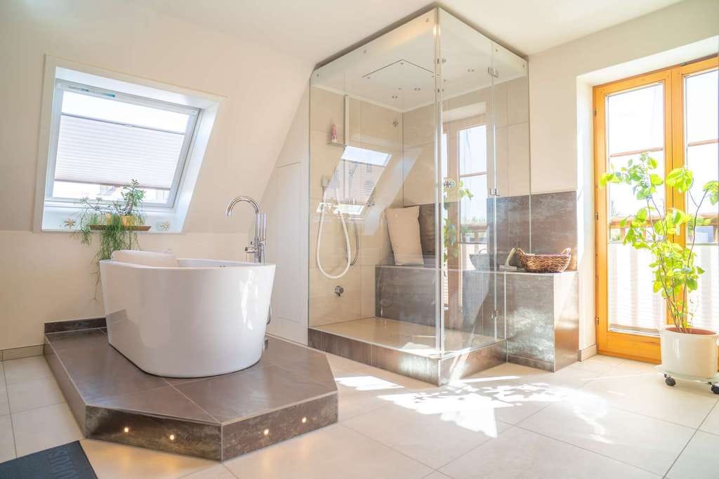 Immobilie in Dinkelsbühl - Design, Charme & Wellness – Reihenendhaus mit besonderem Lifestyle - Bild 1