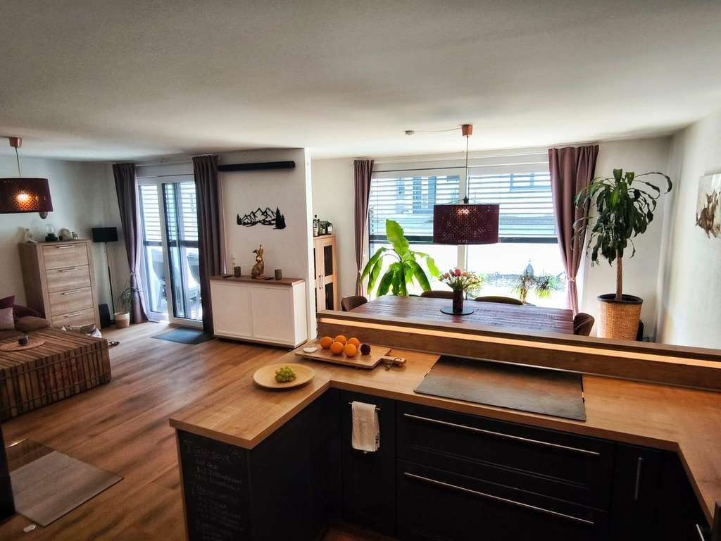 Immobilie in Boos - Neuwertiges KfW-55-Haus Baujahr 2023 mit 242 m² Nutzfläche, Sauna und weniger als 370€ Nebenkosten - Bild 2