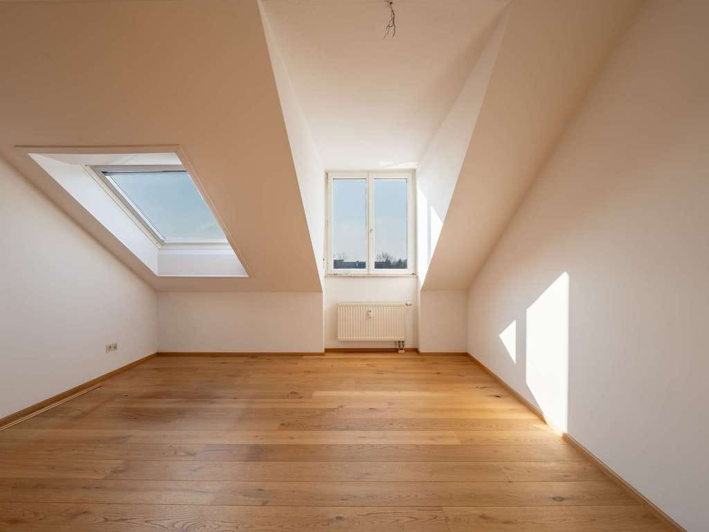 Immobilie in Höhenkirchen-Siegertsbrunn - Lichtdurchflutete 3-Zimmer-Dachgeschosswohnung mit Westbalkon - Bild 4