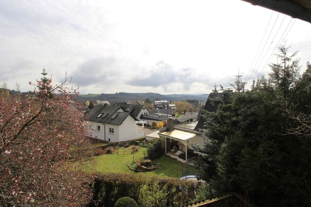Immobilie in Idar-Oberstein - Haus mit tollem Fernblick - Bild 0