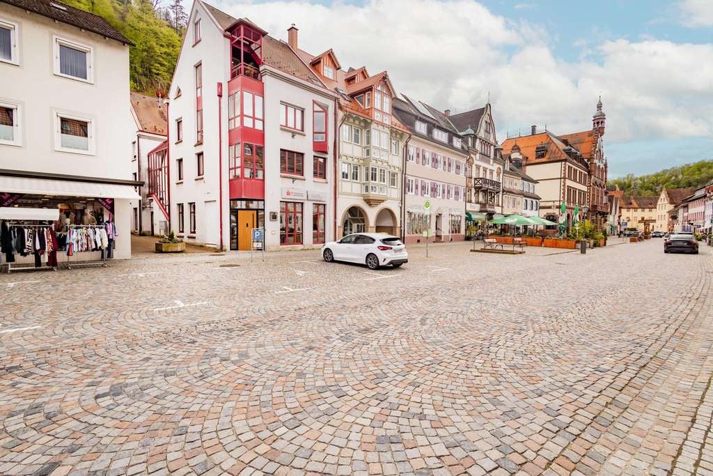 Immobilie in Gutach (Schwarzwaldbahn) - Wohnkomfort auf zwei Ebenen – Maisonettewohnung in Wolfach! - Bild 1