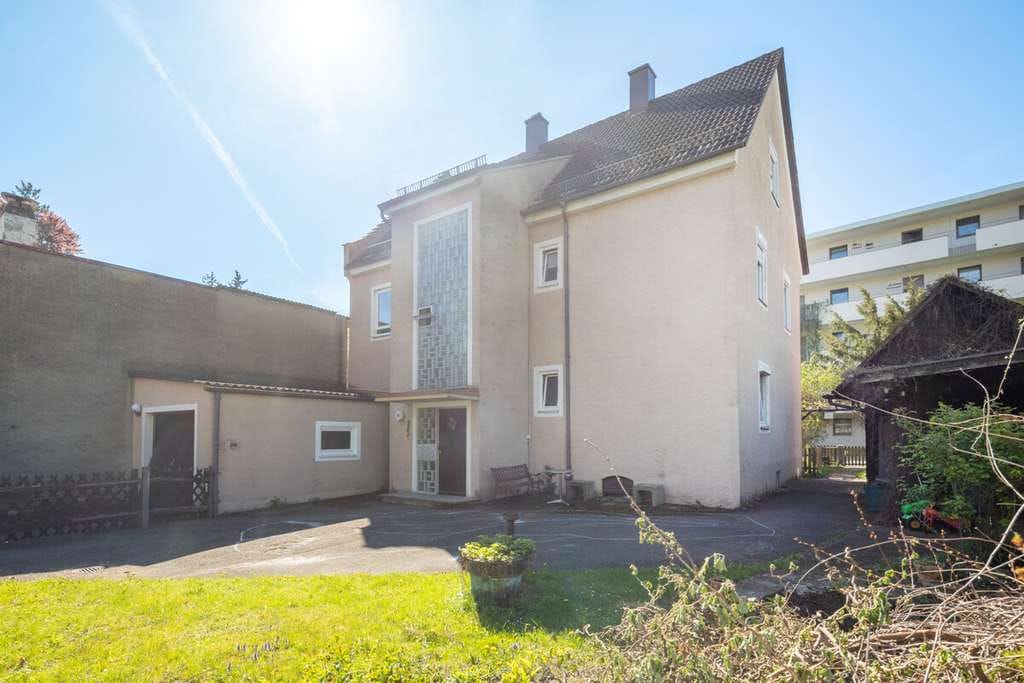 Immobilie in Memmingen - Großzügiges Zweifamilienhaus mit Terrasse, Balkon und vielen Möglichkeiten - Bild 0