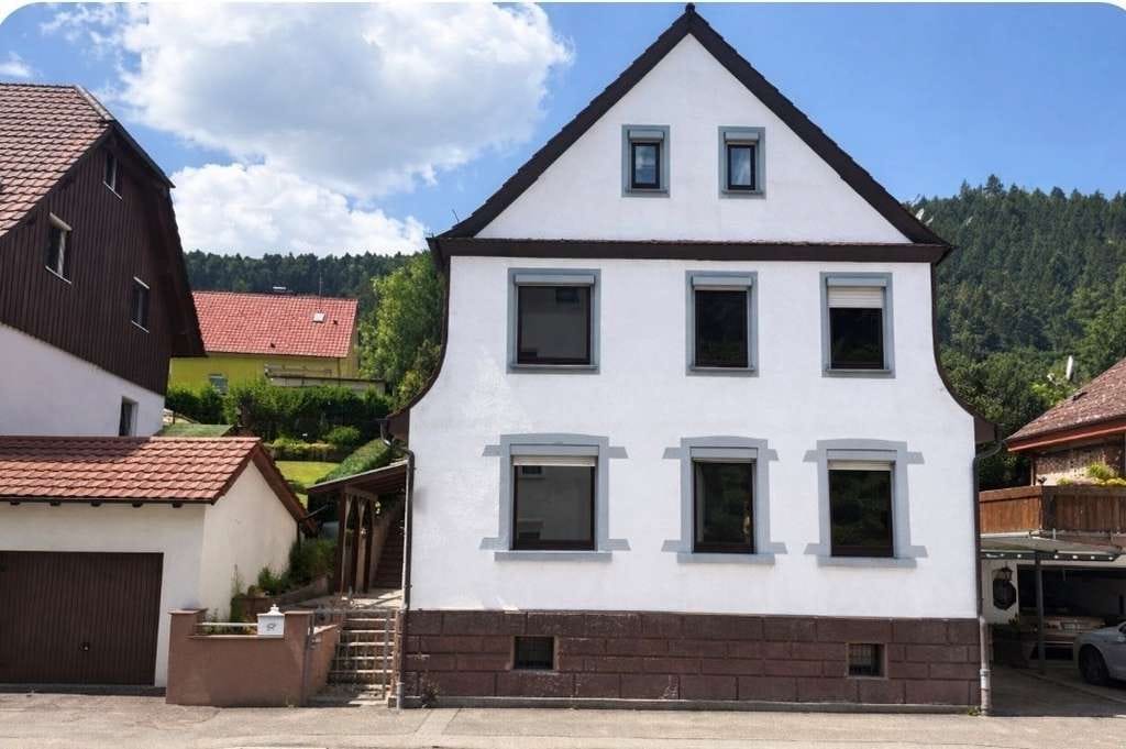 Immobilie in Unterreichenbach - Wohnen unter einem Dach - Perfekt für Familien  - Bild 0