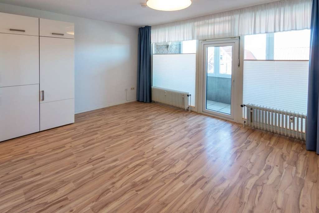 Immobilie in Norden - Zentral gelegene Zwei-Zimmer-Wohnung mit Fahrstuhl und Balkon in Norden! - Bild 1
